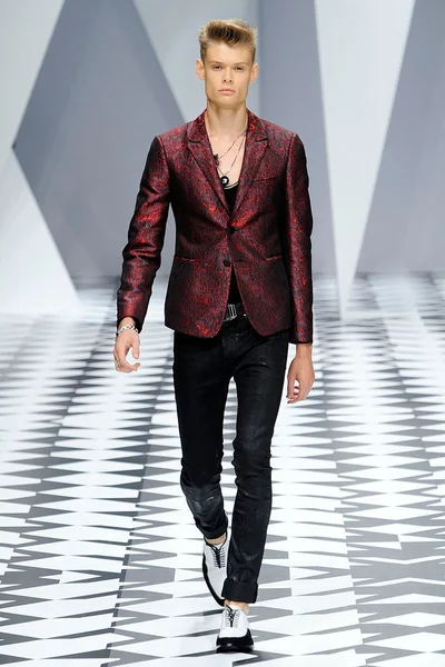 Look 24